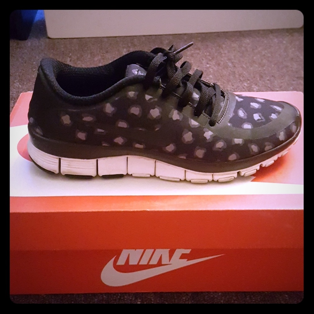 Nike (cheetah print)